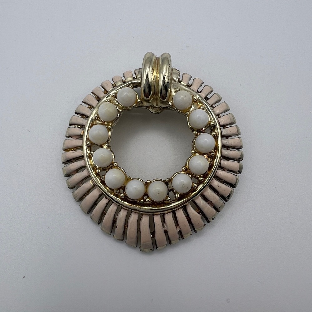 Vintage Gold Tone Pink Enamel Faux Pearl Wreath Brooch Pin 1.75‎ Inch